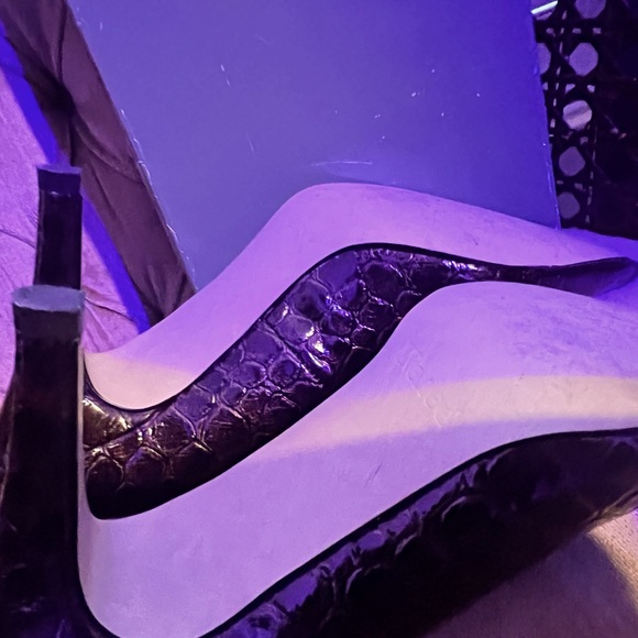 J. RENEE - Picture 6 of 8